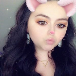 Meet your Posher, Mackinzie